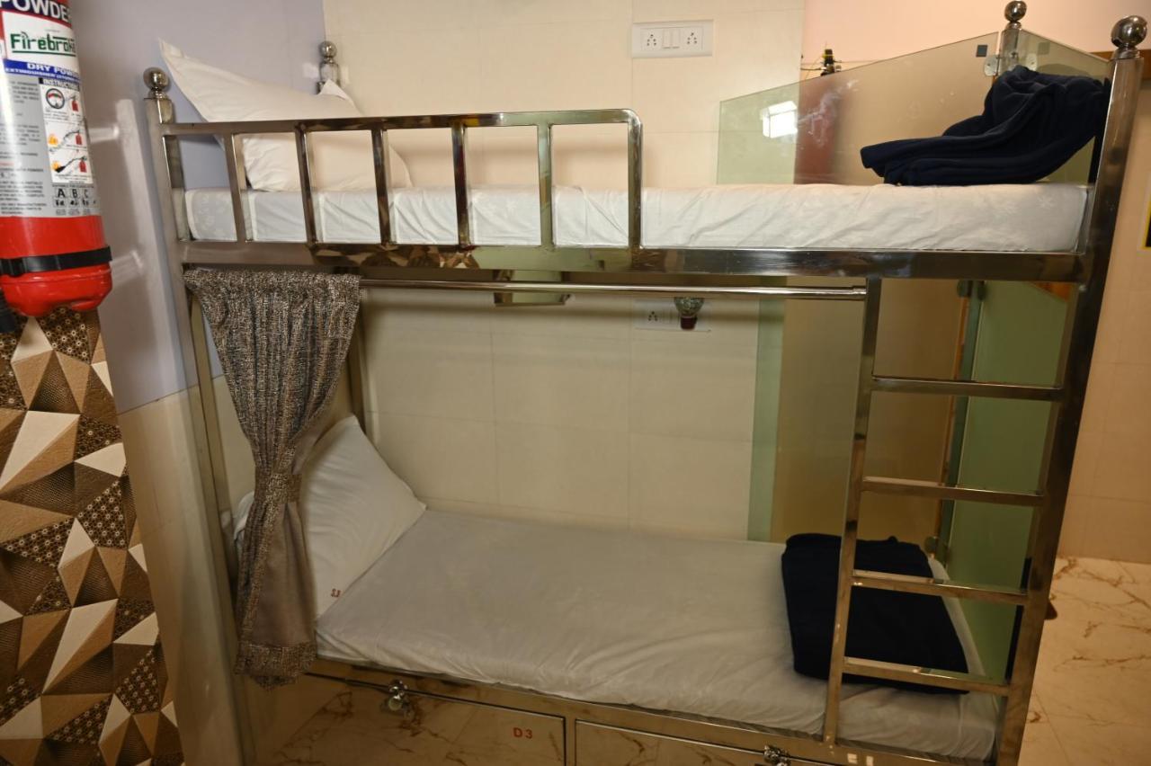 Sagar Dormitory Andheri - Nearest To Andheri Railway Station West 뭄바이 외부 사진